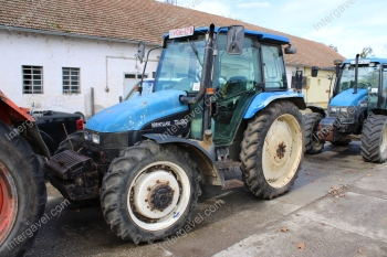 New Holland traktor