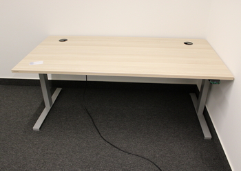 Desk (Neudörfler electrically adjustable)