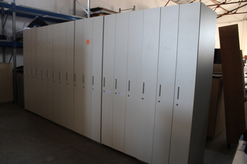 Dressing cabinet