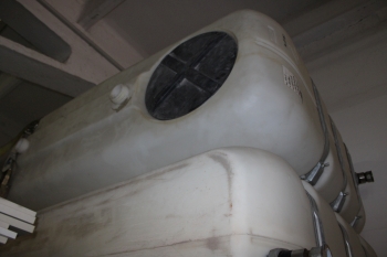 Tank (plastic)