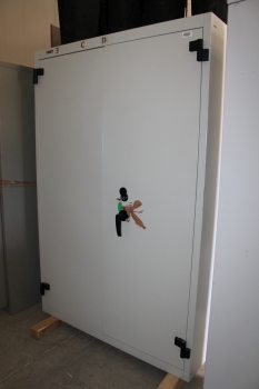 Metal cabinet