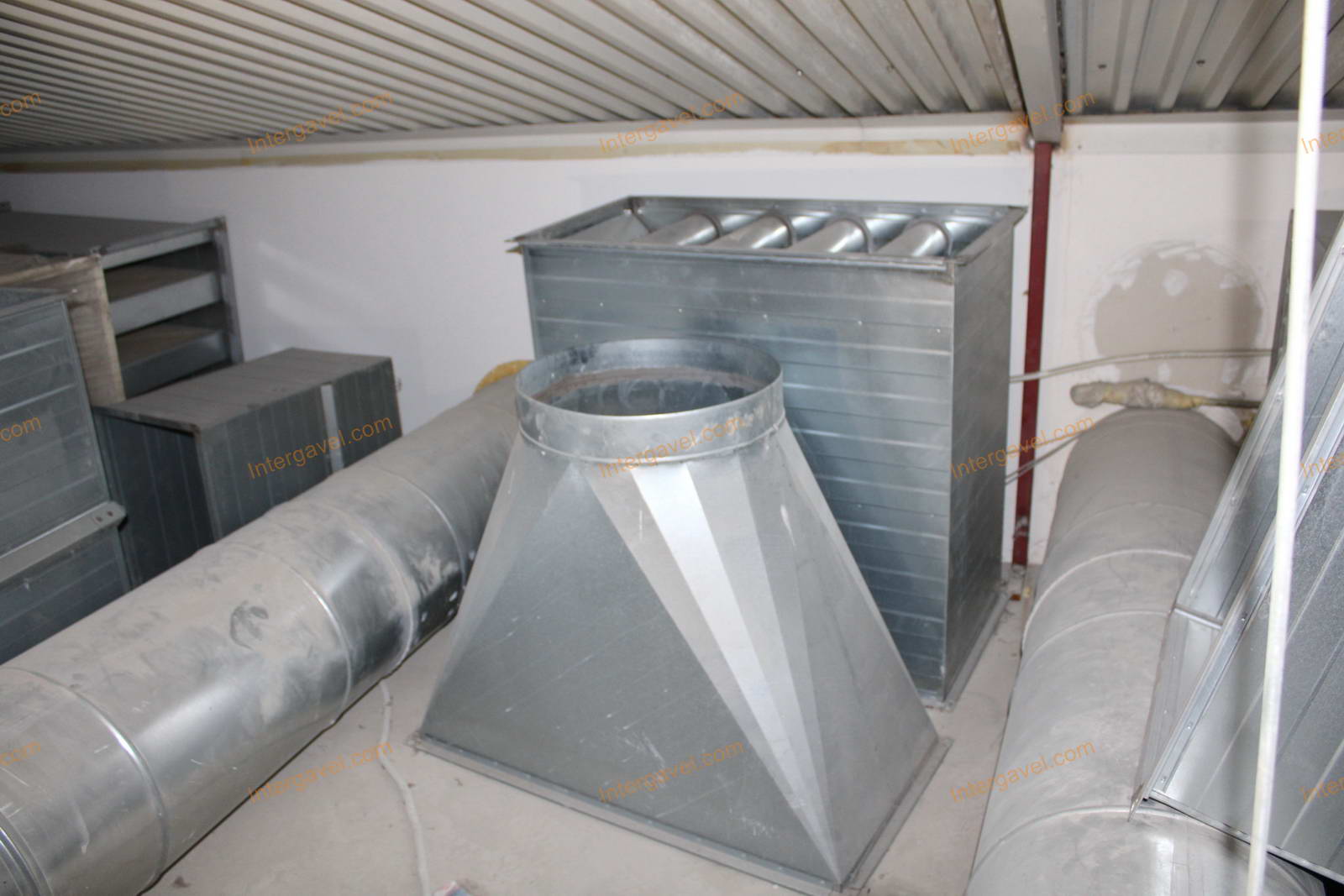 Légtechnikai csövek, szerelvények (padláson) 10