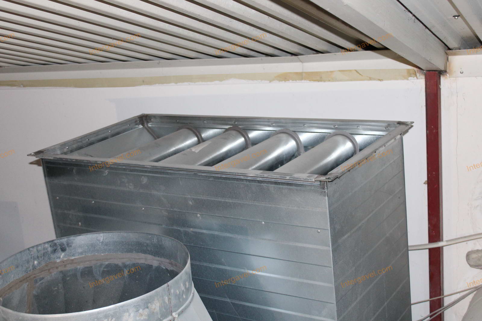 Légtechnikai csövek, szerelvények (padláson) 11