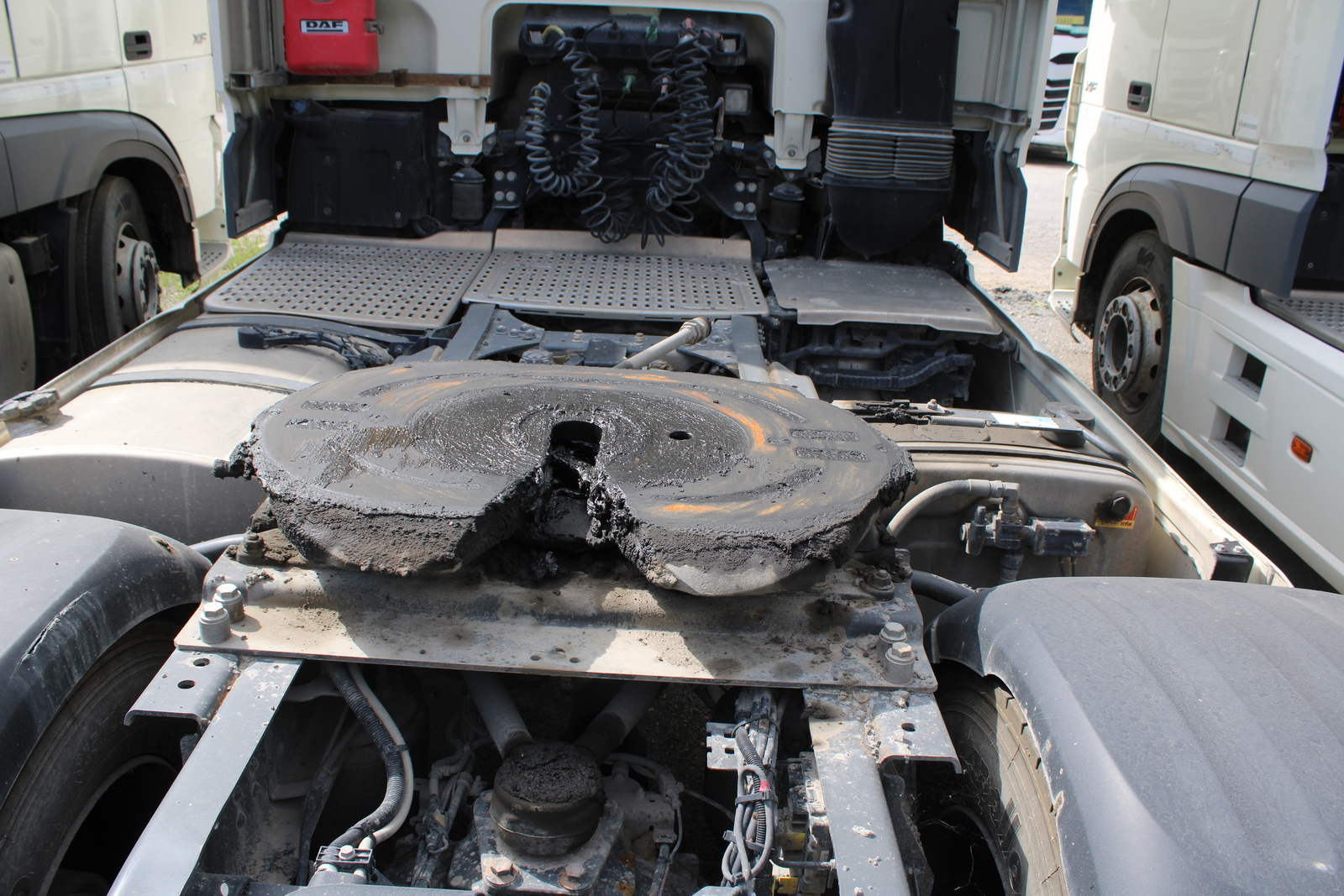 Nyergesvontató (DAF XF480FT) 9