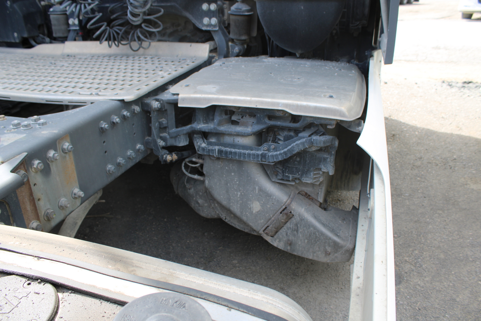 Nyergesvontató (DAF XF480FT) 10