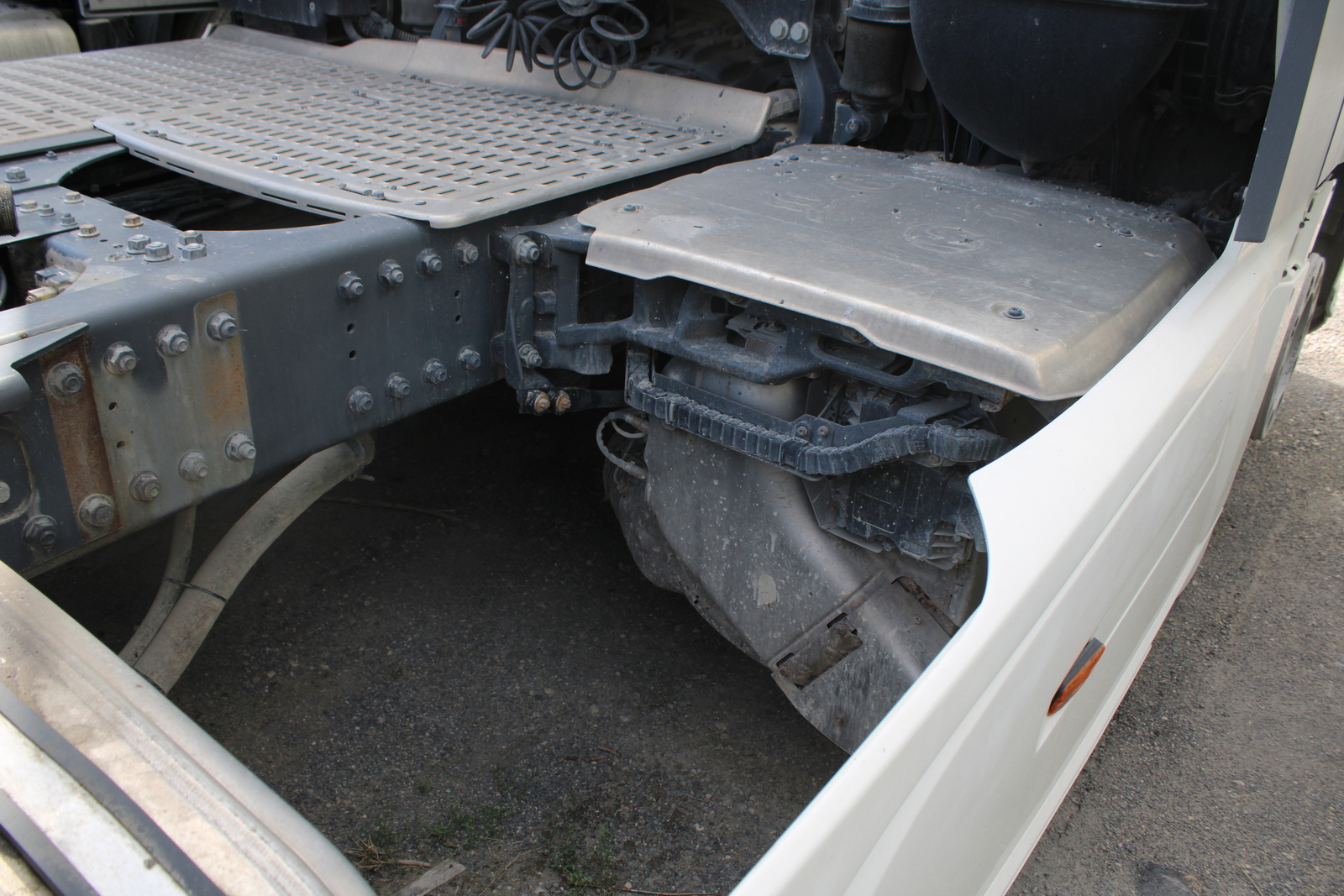 Nyergesvontató (DAF XF480FT) 13