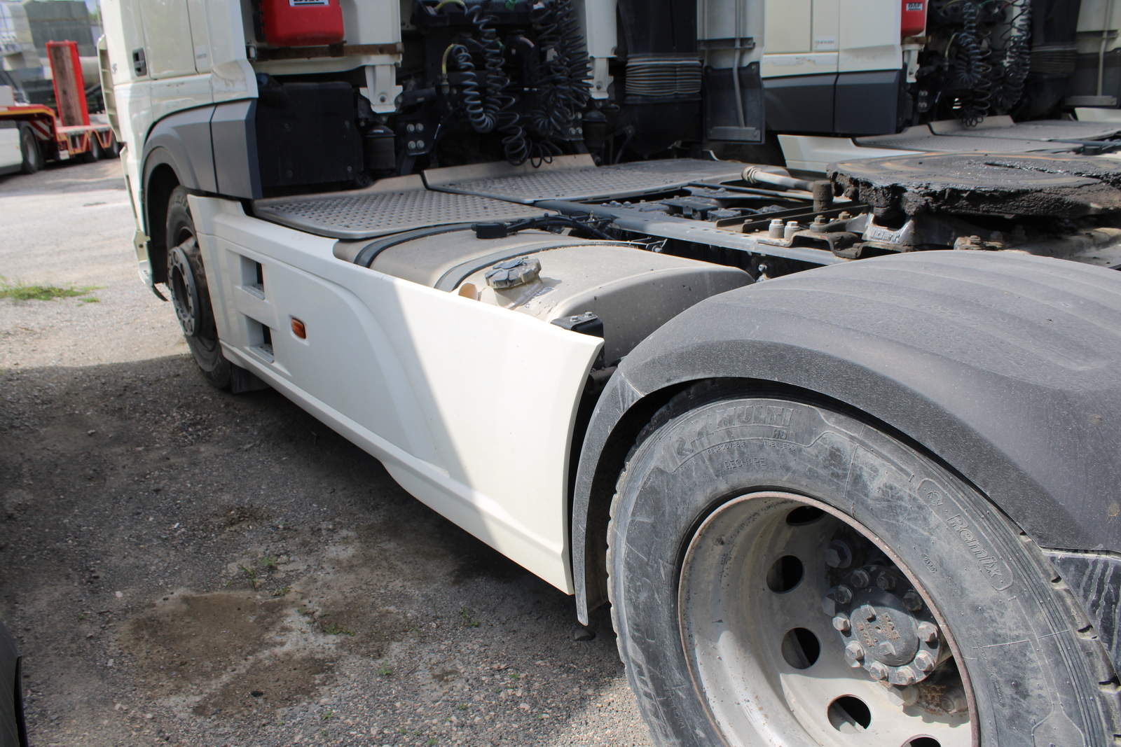 Nyergesvontató (DAF XF480FT) 14