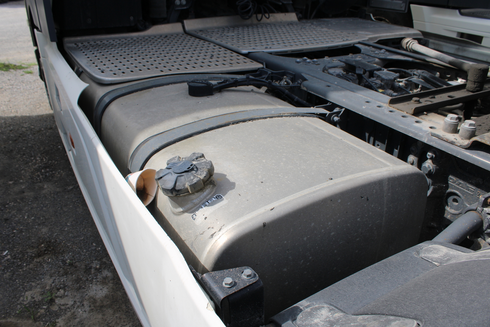 Nyergesvontató (DAF XF480FT) 15