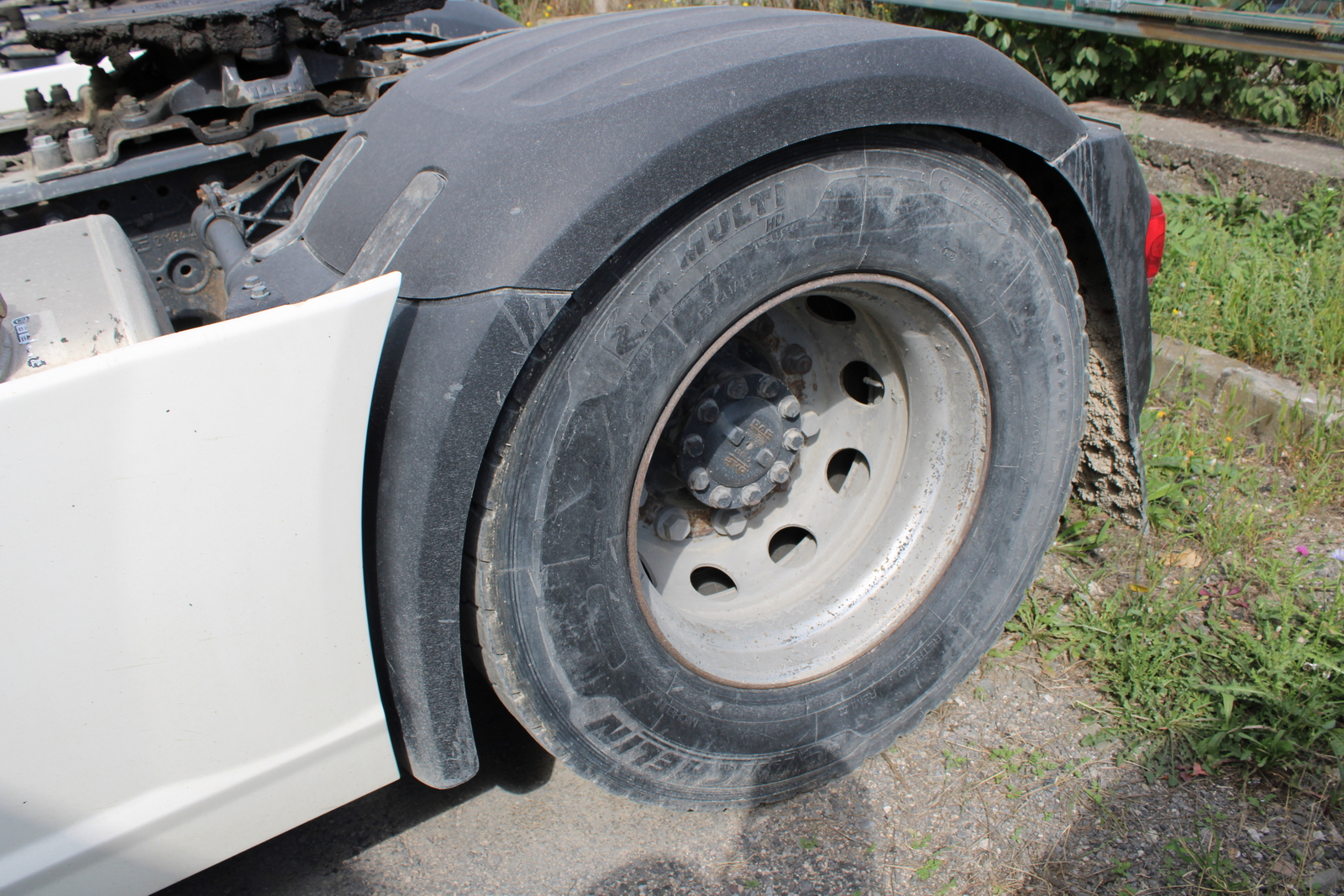 Nyergesvontató (DAF XF480FT) 18