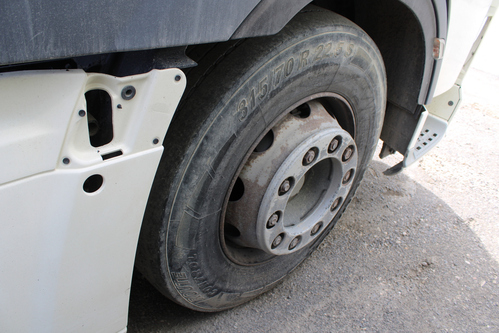 Nyergesvontató (DAF XF480FT) 19