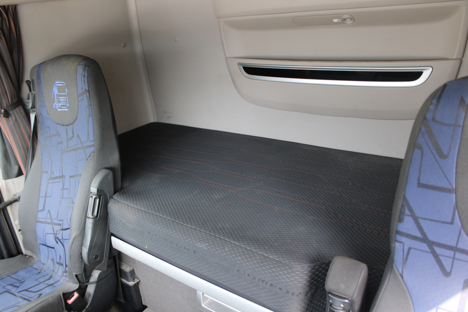 Nyergesvontató (DAF XF480FT) 21