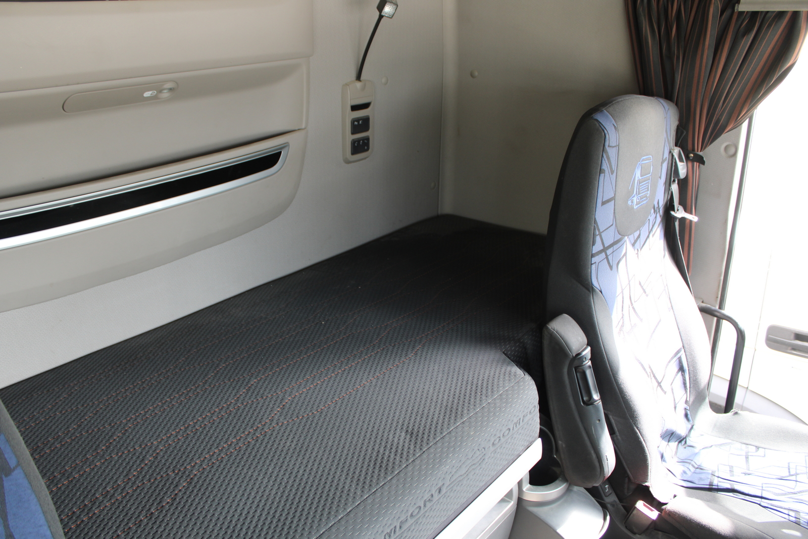 Nyergesvontató (DAF XF480FT) 22