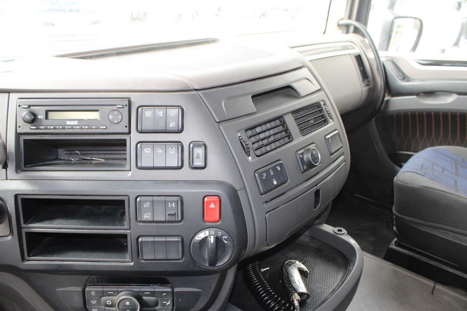 Nyergesvontató (DAF XF480FT) 34