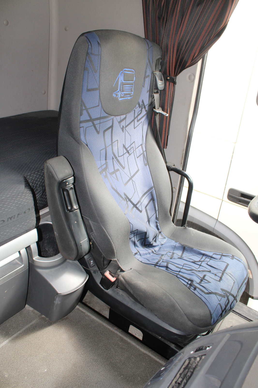 Nyergesvontató (DAF XF480FT) 36