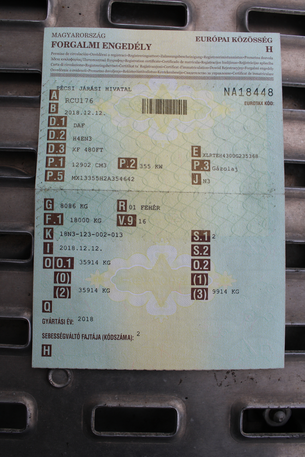 Nyergesvontató (DAF XF480FT) 39