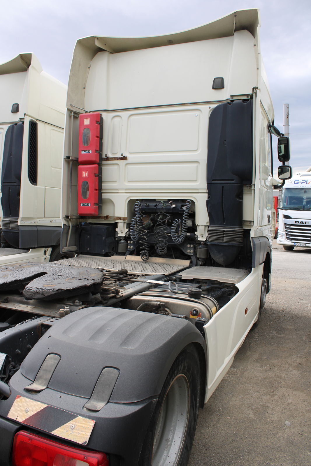 Nyergesvontató (DAF XF480FT) 8