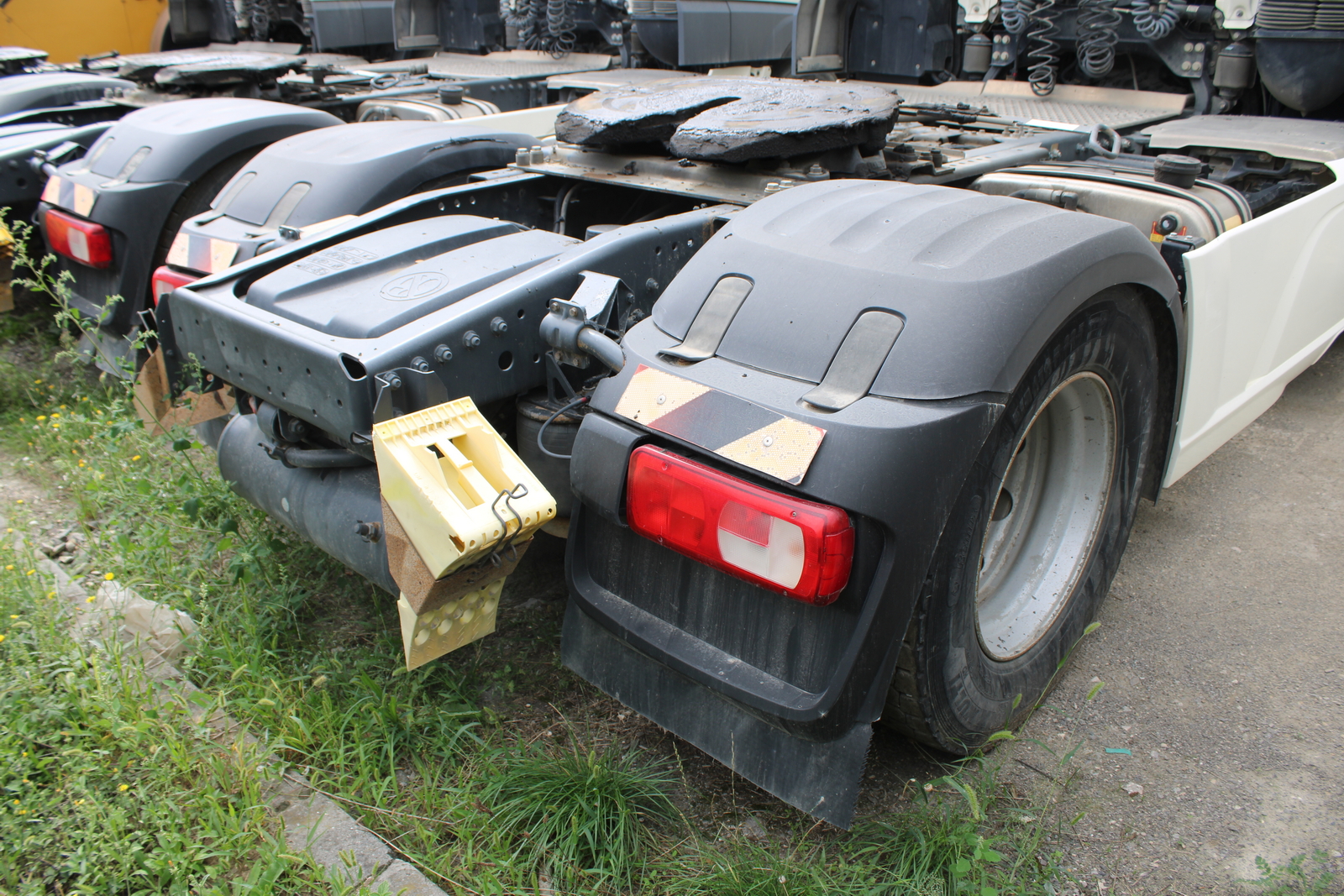 Nyergesvontató (DAF XF480FT) 11