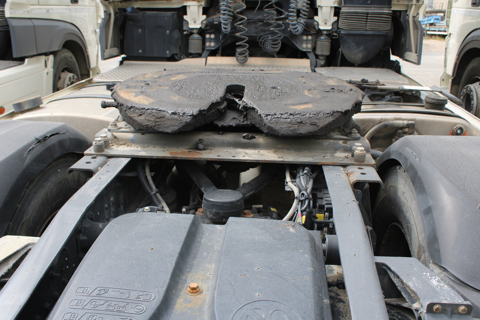 Nyergesvontató (DAF XF480FT) 12