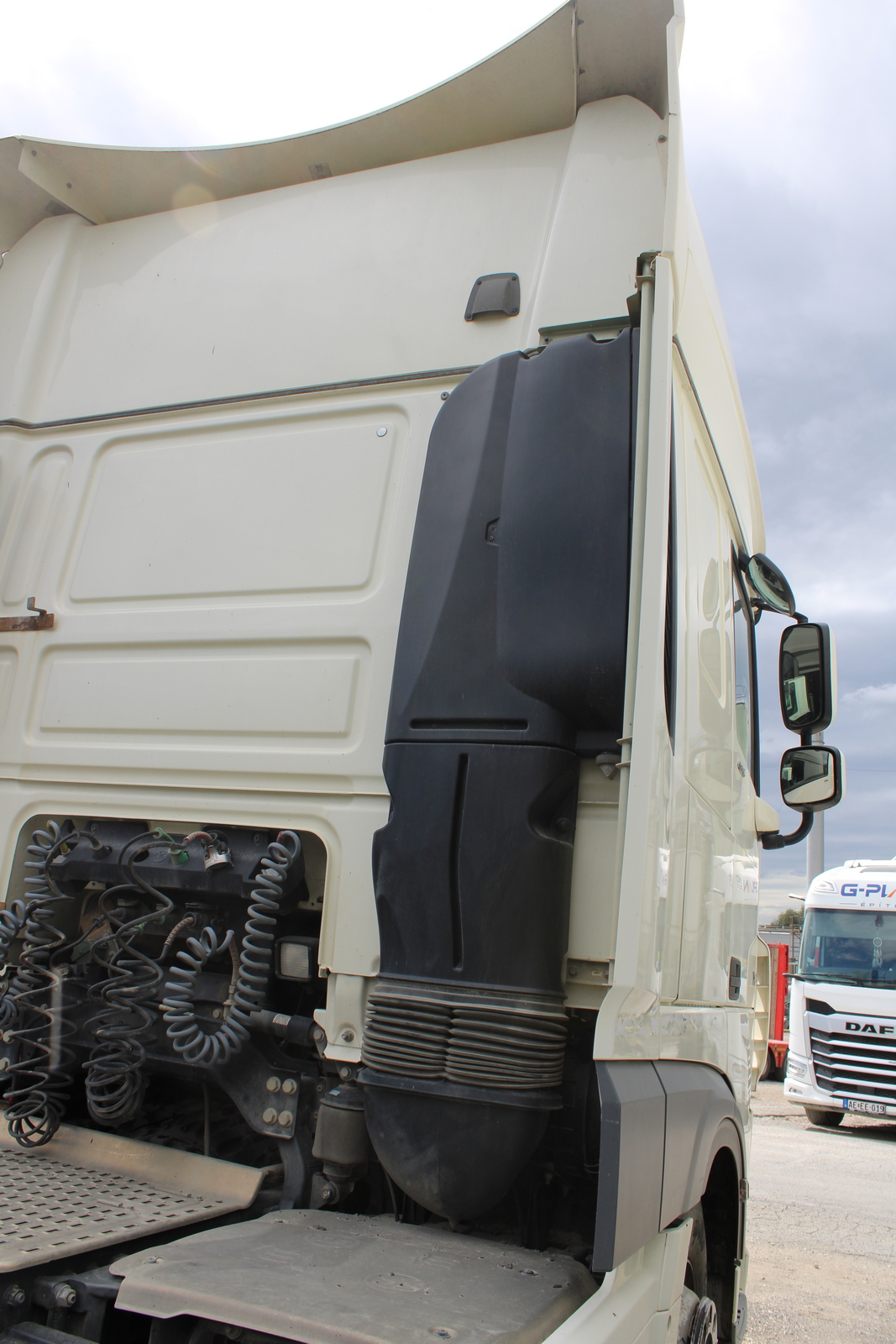 Nyergesvontató (DAF XF480FT) 17