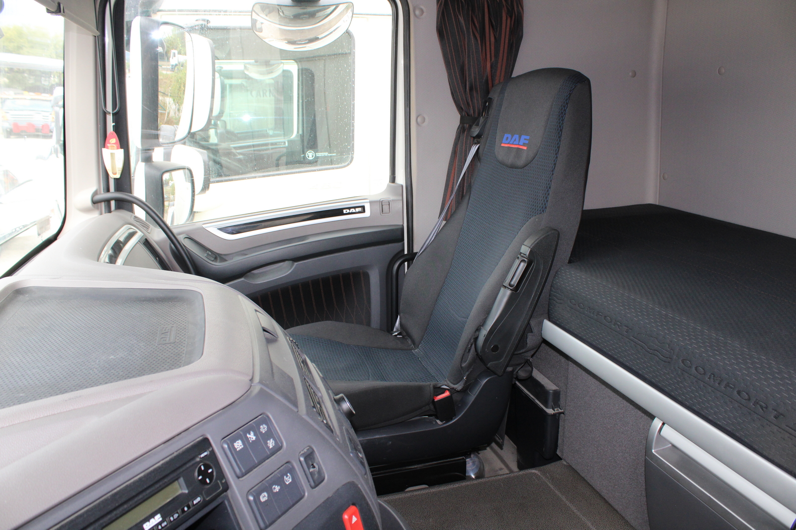 Nyergesvontató (DAF XF480FT) 25