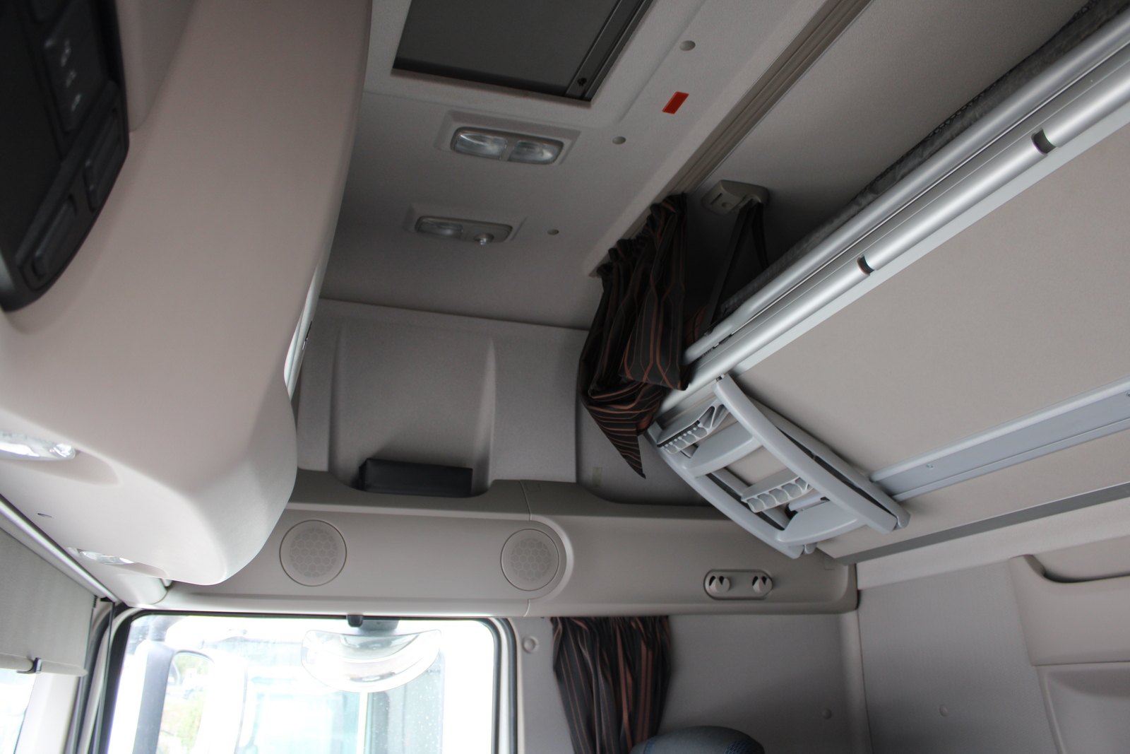 Nyergesvontató (DAF XF480FT) 26