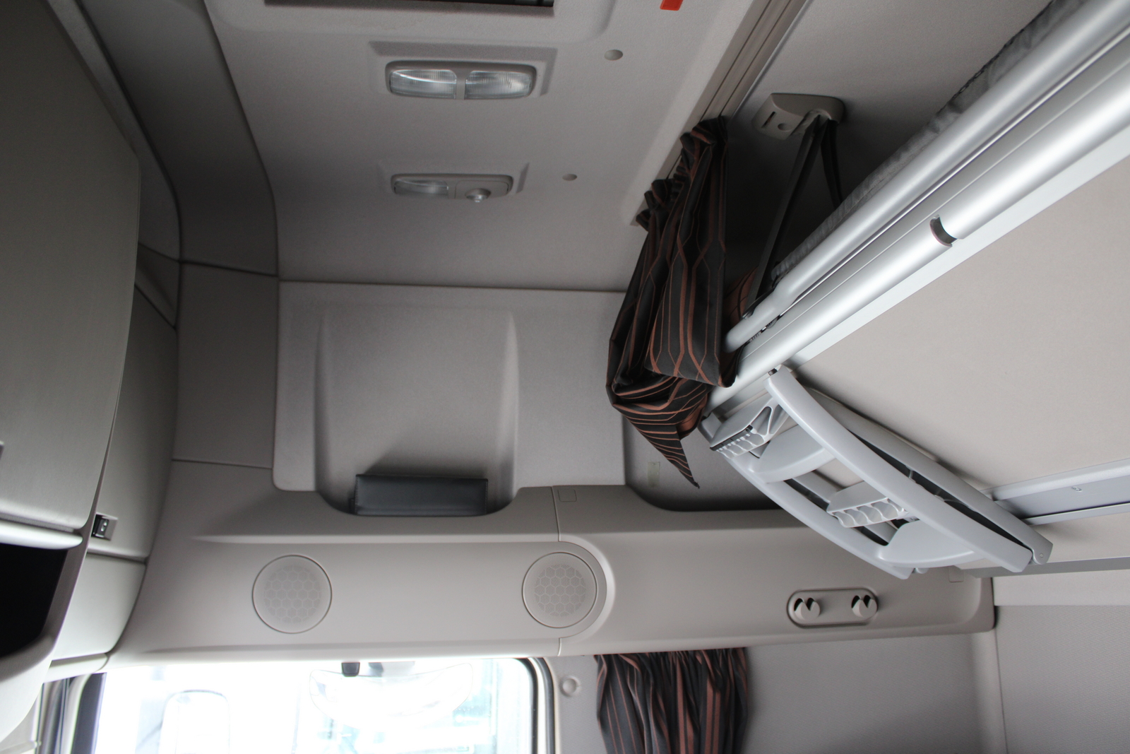 Nyergesvontató (DAF XF480FT) 28