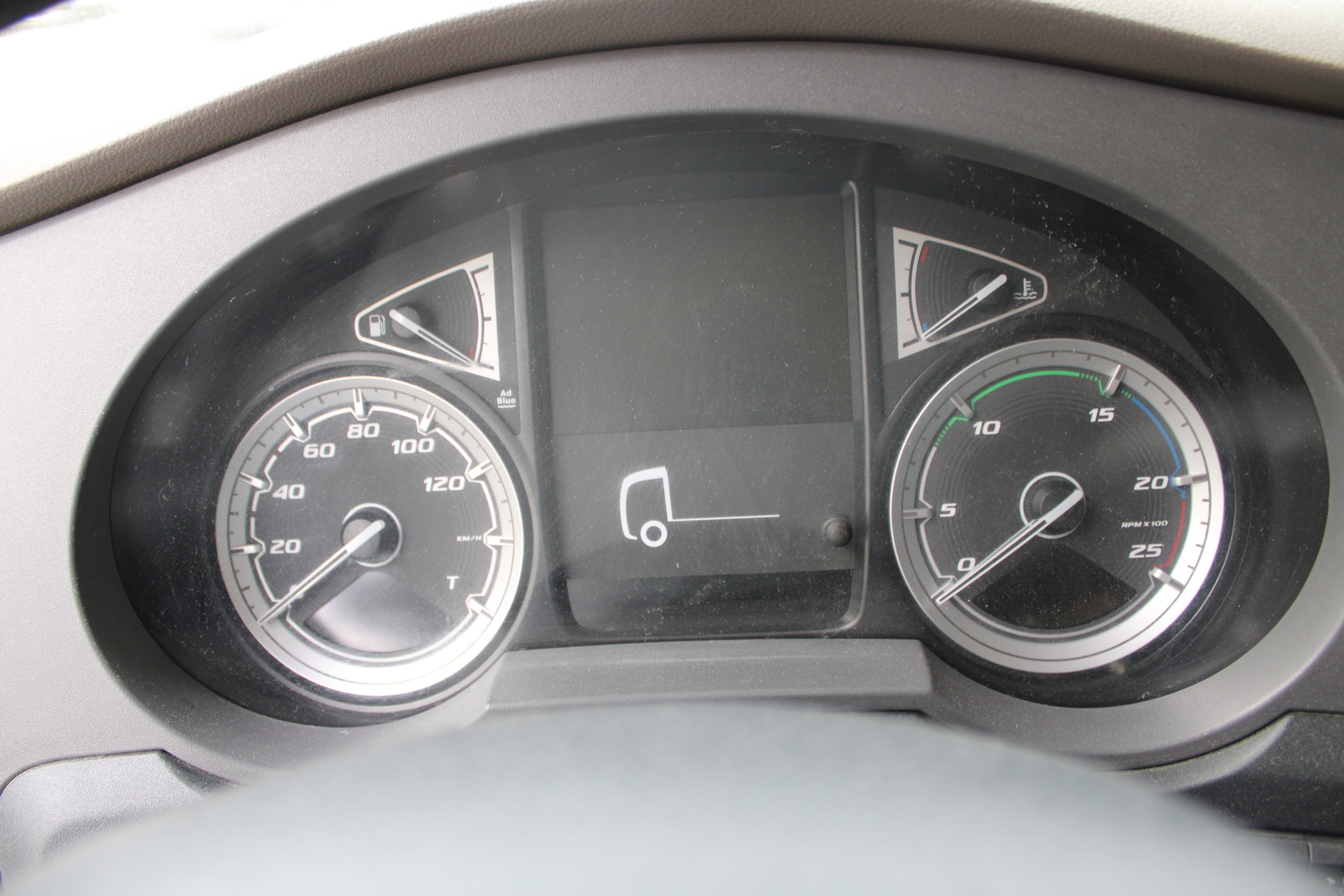 Nyergesvontató (DAF XF480FT) 30