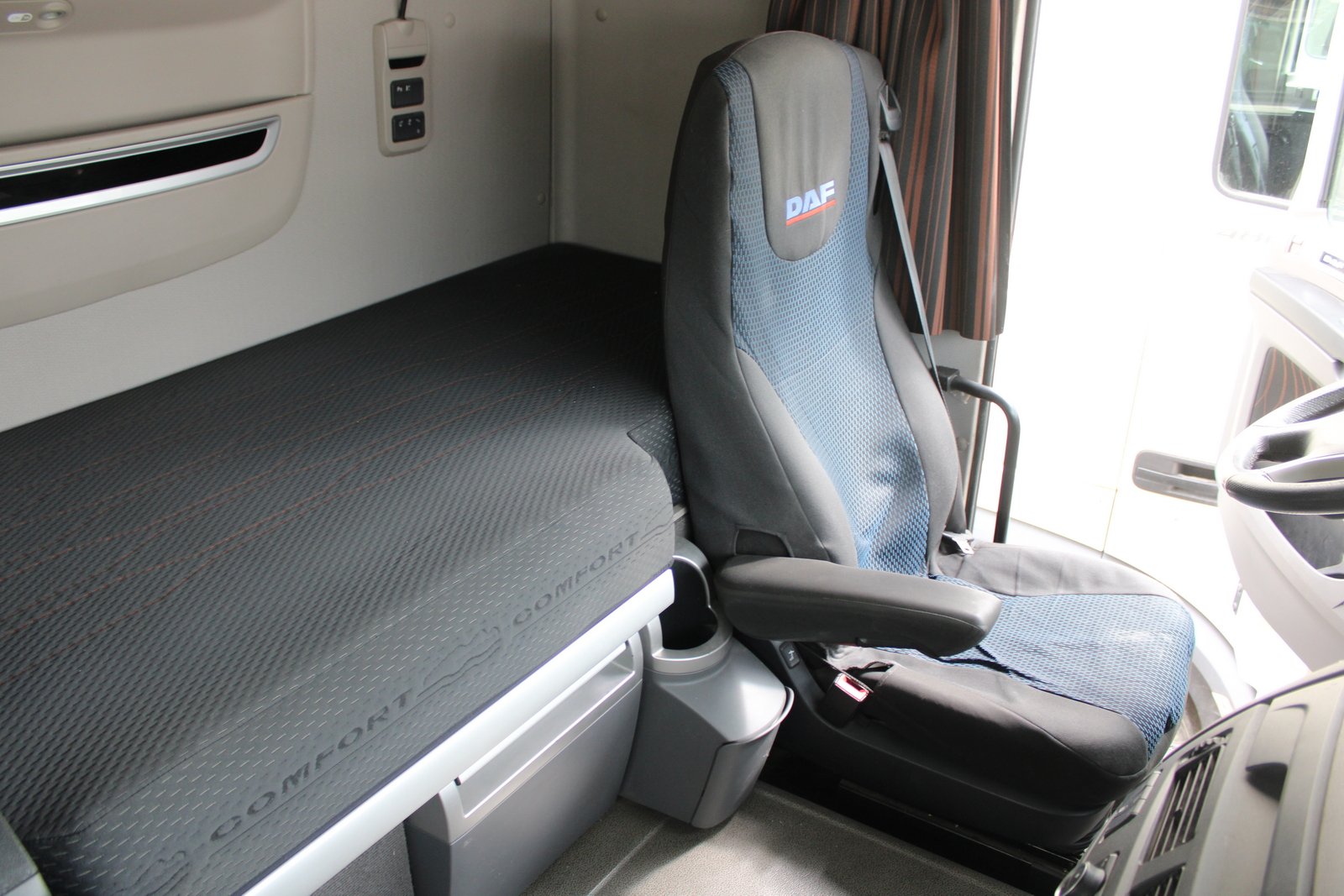 Nyergesvontató (DAF XF480FT) 38