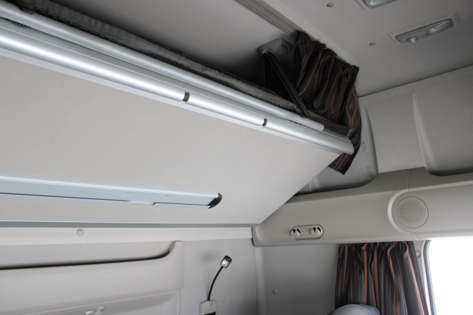 Nyergesvontató (DAF XF480FT) 39