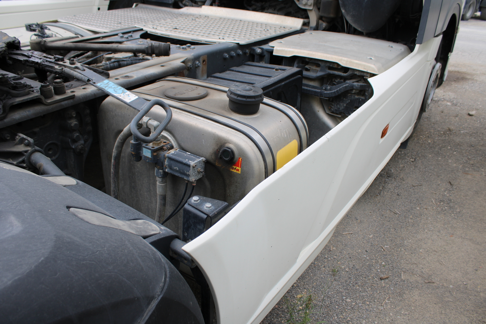 Nyergesvontató (DAF XF480FT) 12