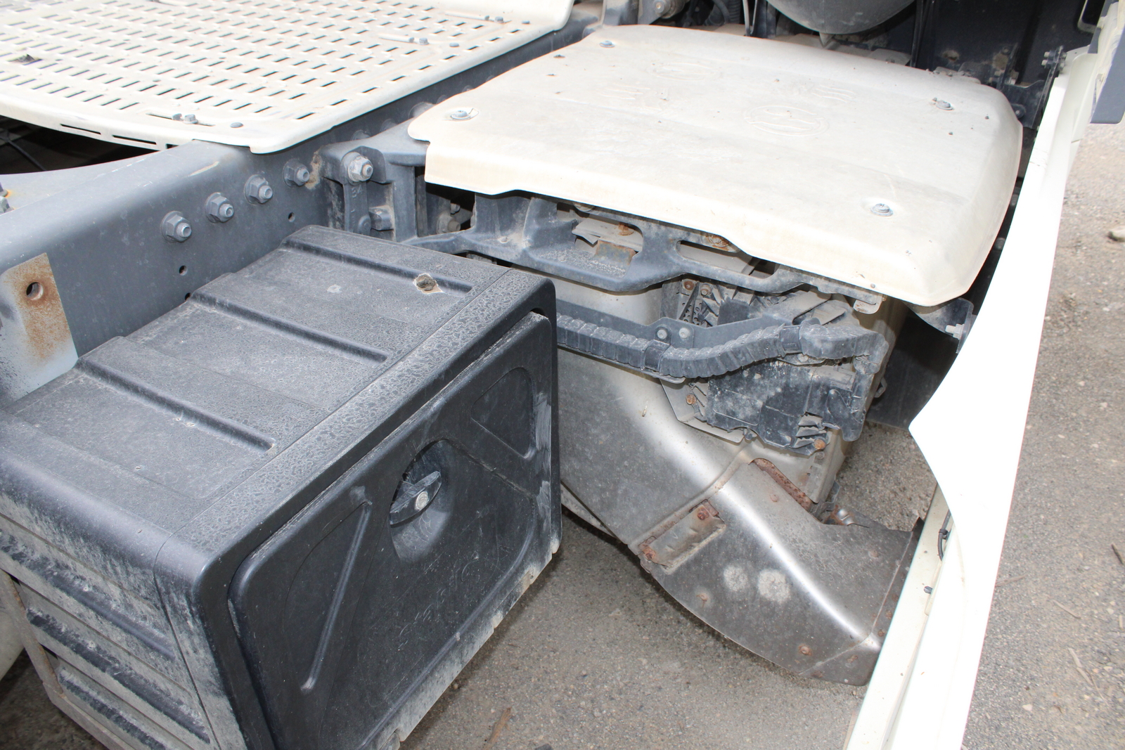 Nyergesvontató (DAF XF480FT) 13