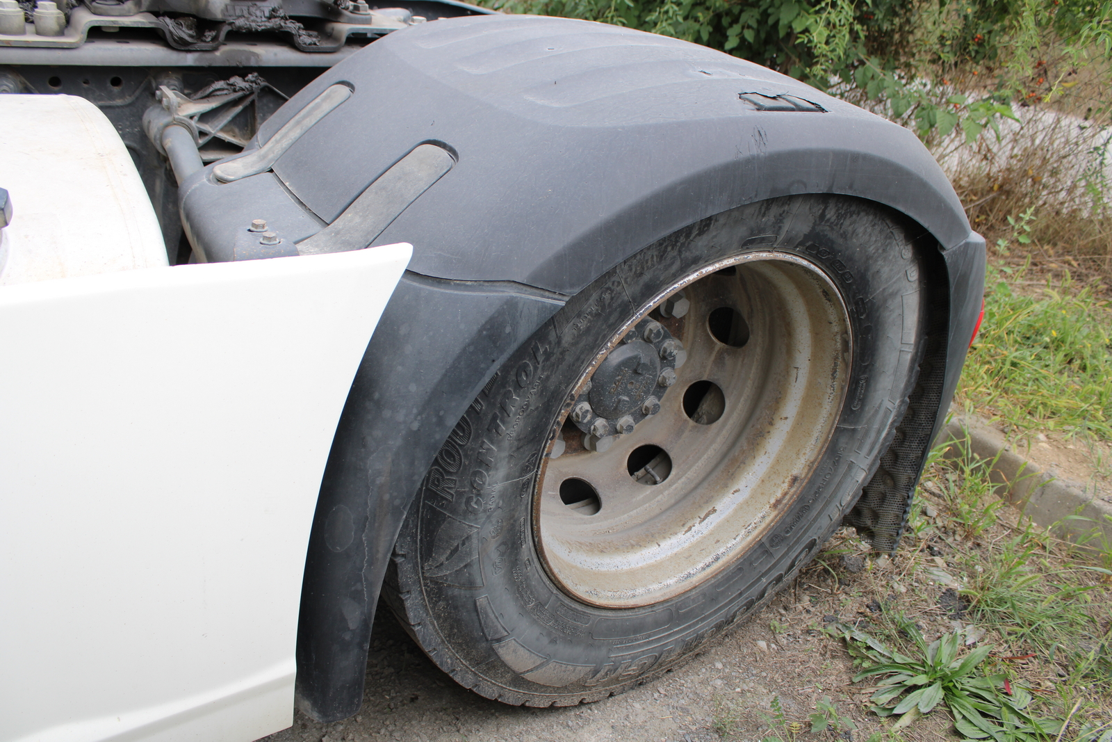 Nyergesvontató (DAF XF480FT) 17