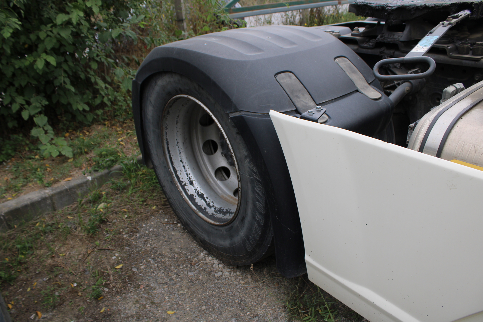 Nyergesvontató (DAF XF480FT) 19