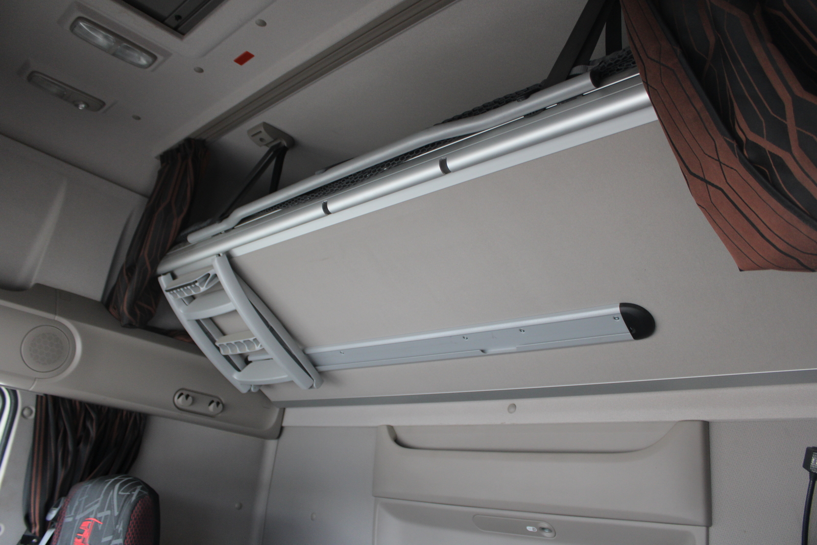 Nyergesvontató (DAF XF480FT) 21