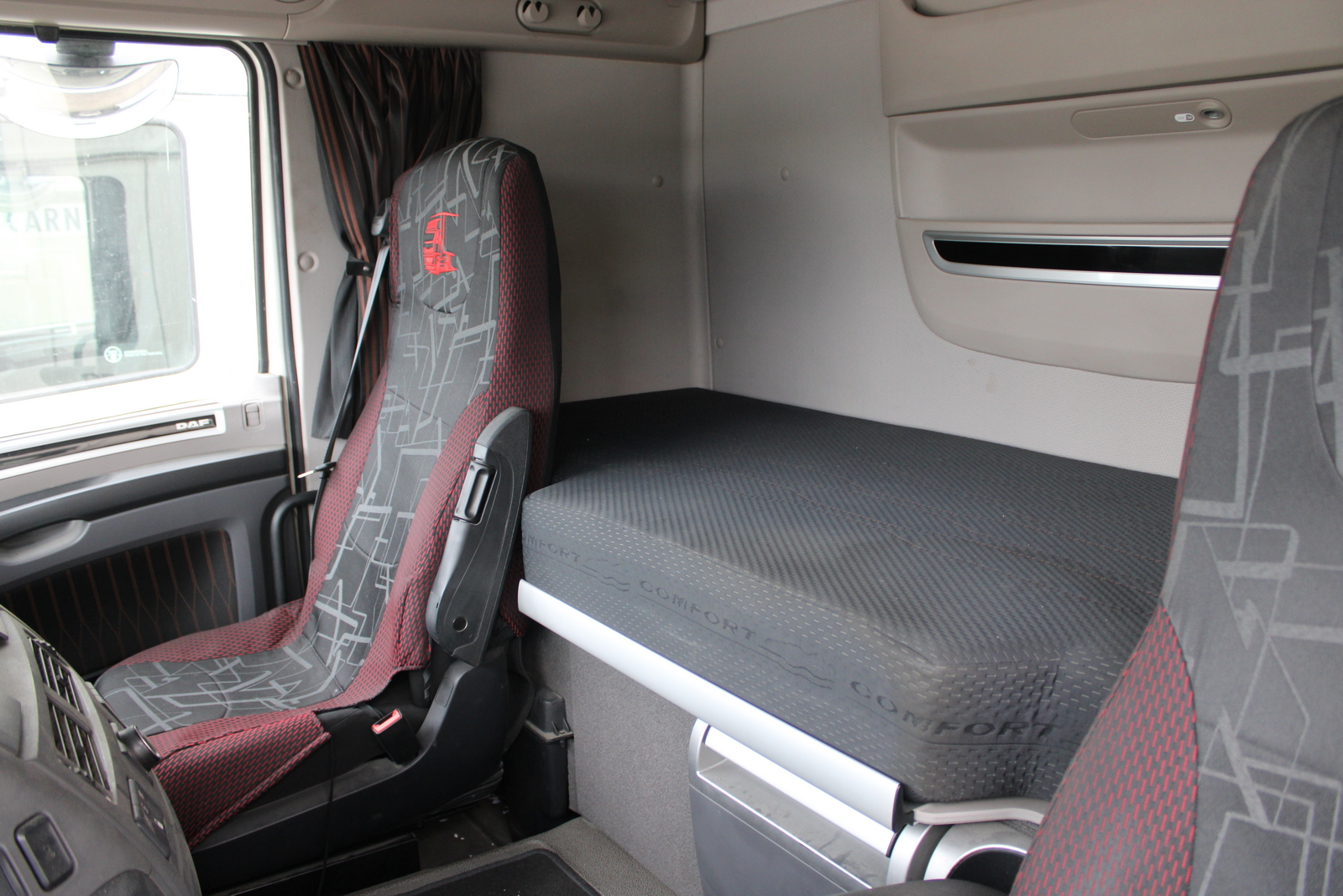 Nyergesvontató (DAF XF480FT) 22