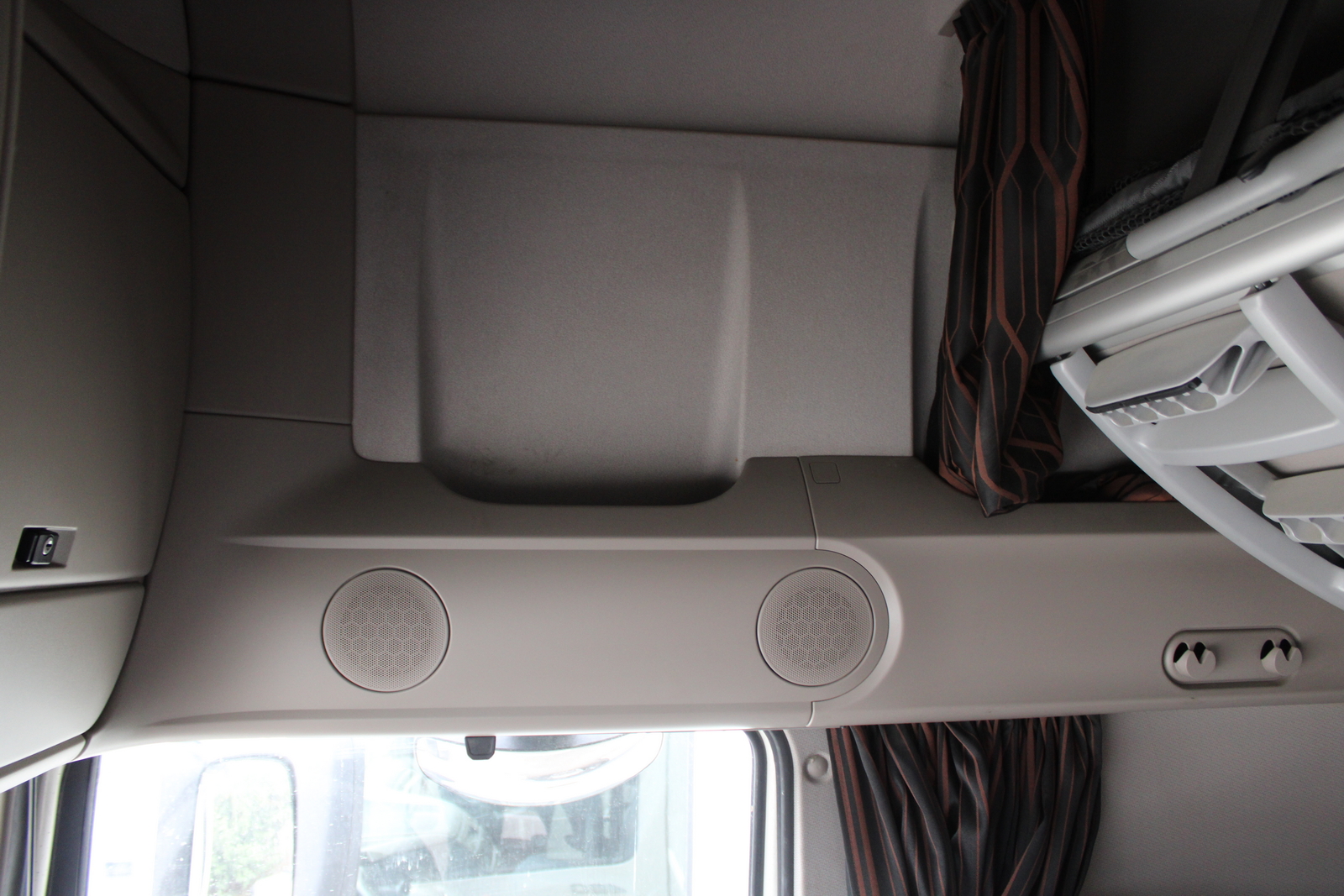 Nyergesvontató (DAF XF480FT) 23