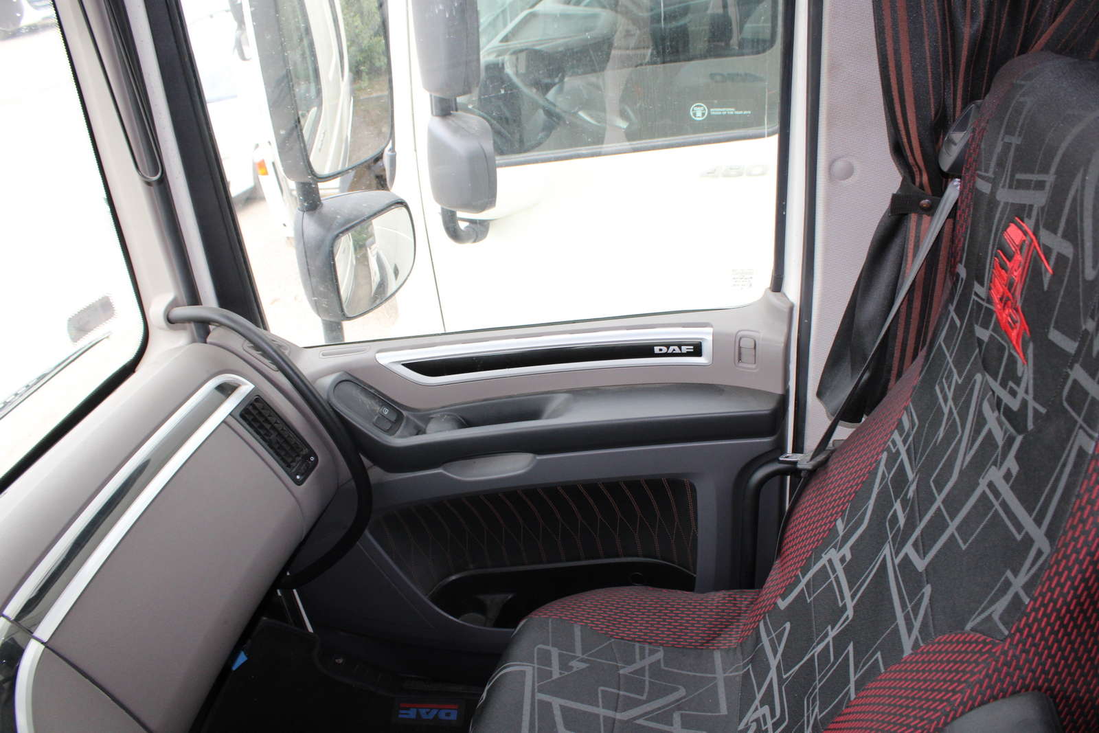 Nyergesvontató (DAF XF480FT) 24