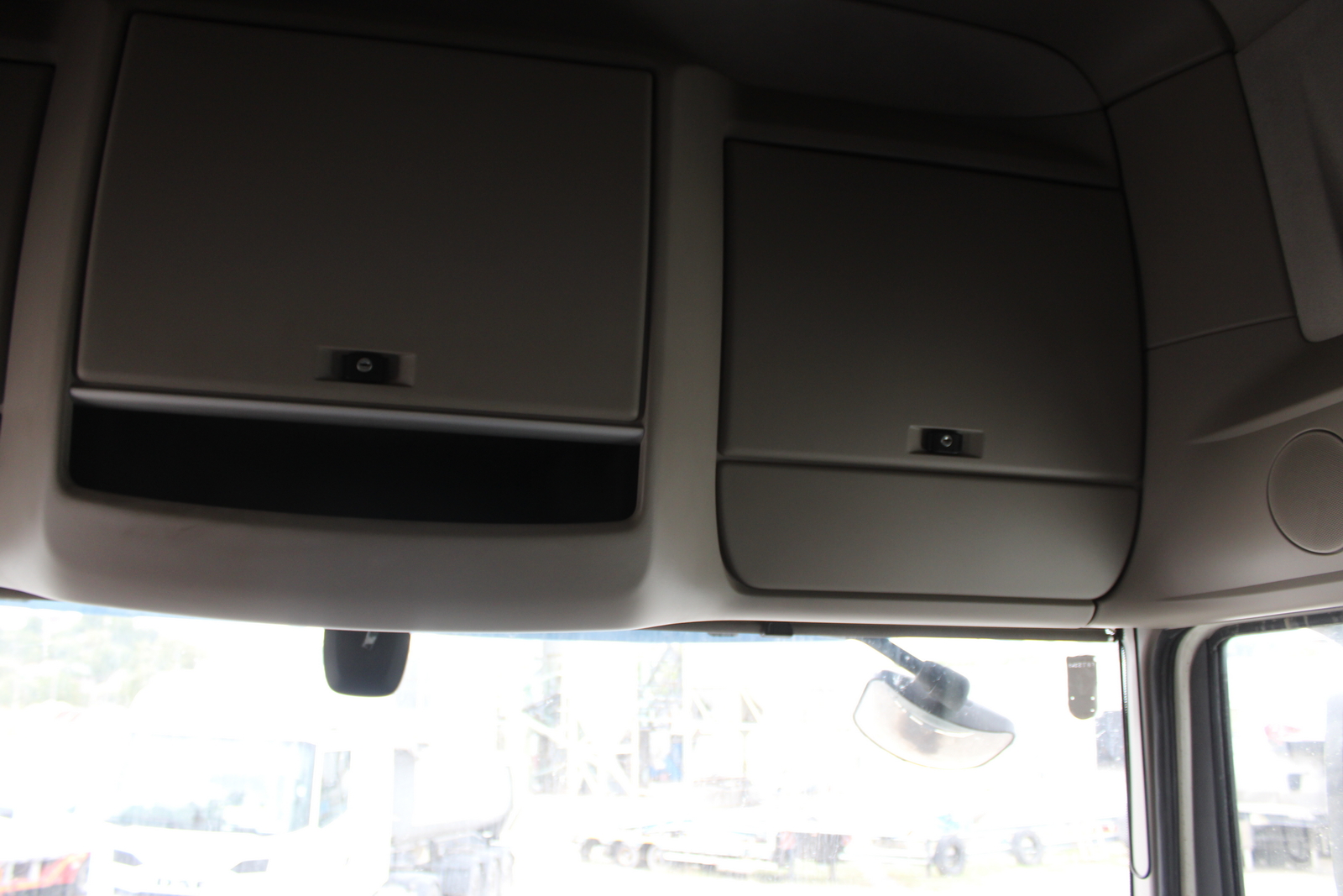 Nyergesvontató (DAF XF480FT) 26