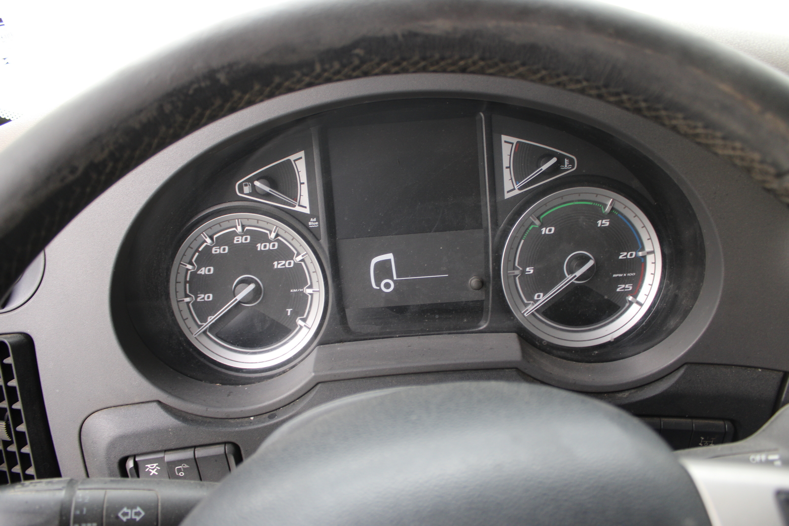 Nyergesvontató (DAF XF480FT) 31