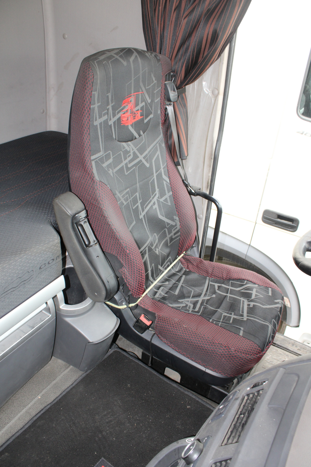 Nyergesvontató (DAF XF480FT) 34