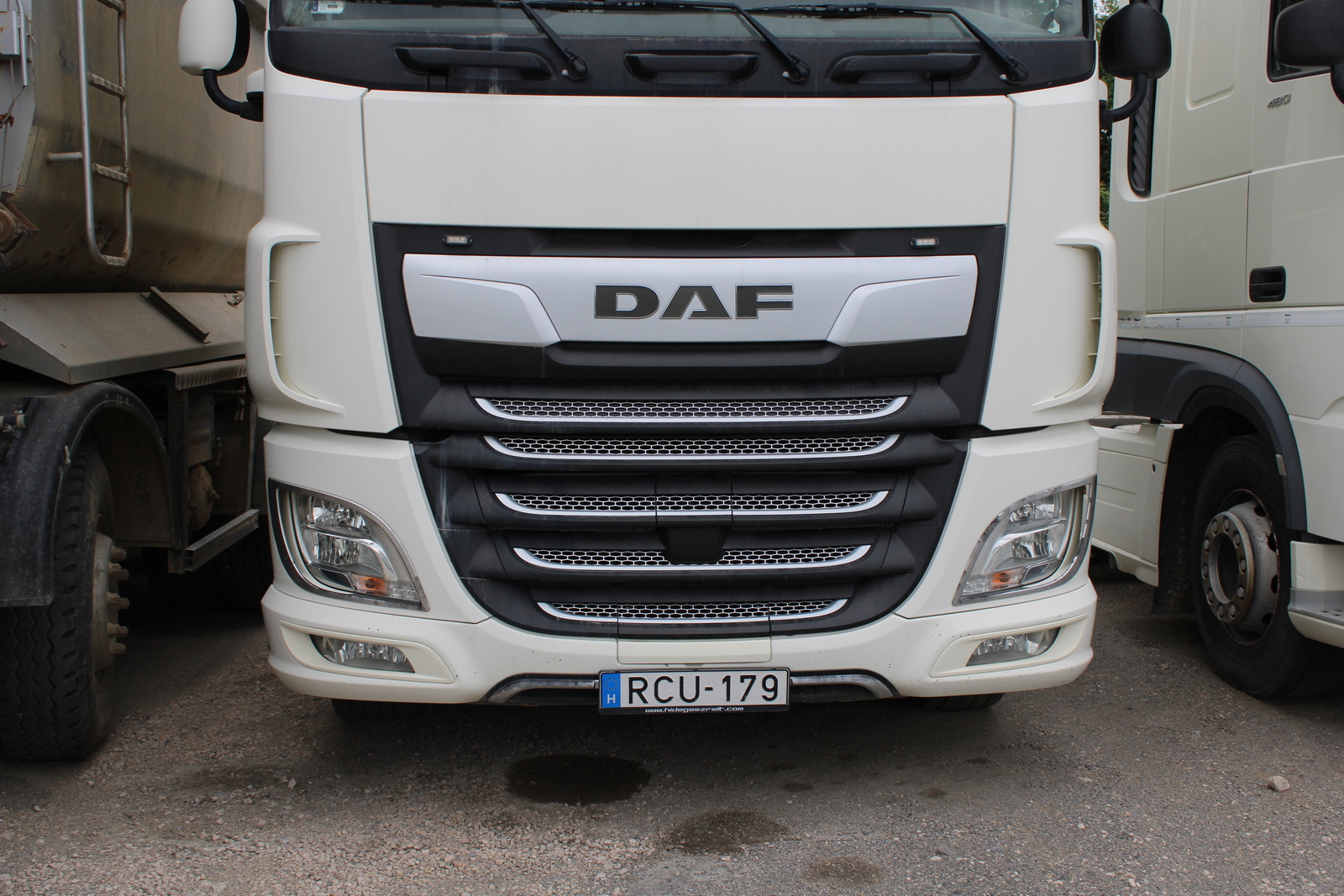 Nyergesvontató (DAF XF480FT) 4