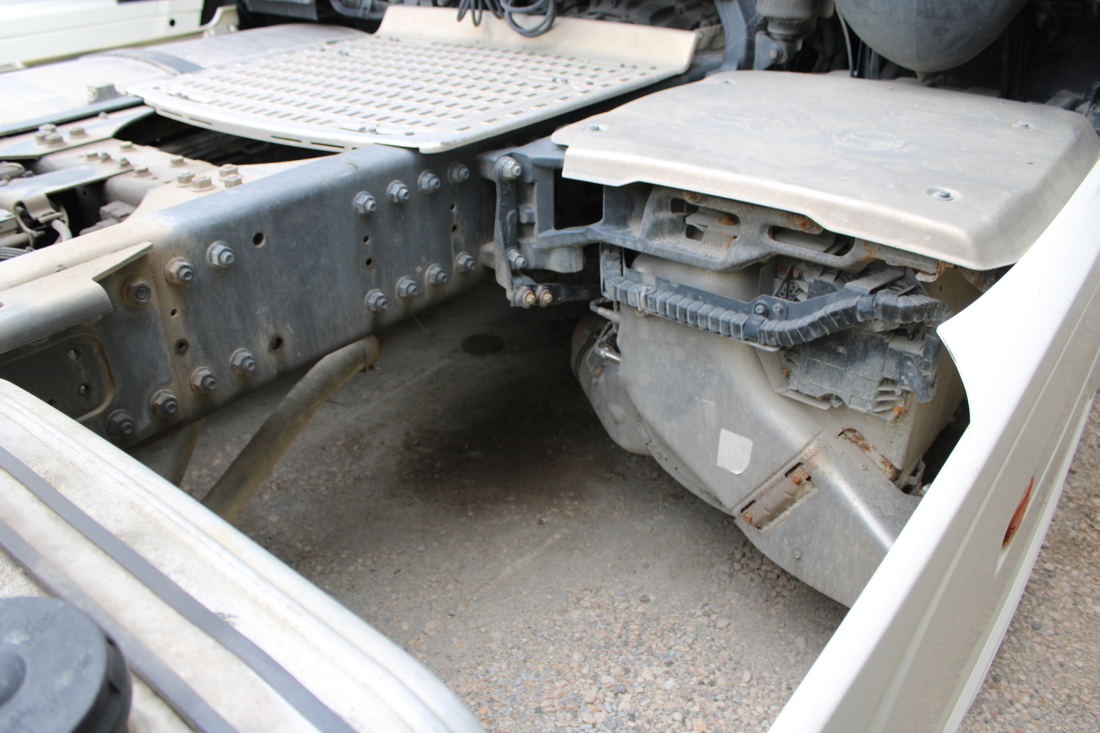 Nyergesvontató (DAF XF480FT) 14