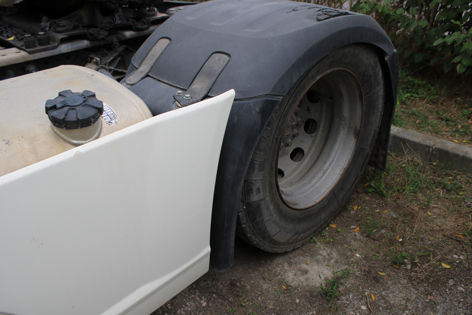 Nyergesvontató (DAF XF480FT) 19