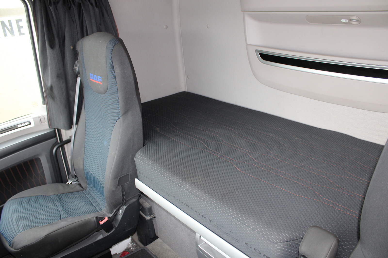 Nyergesvontató (DAF XF480FT) 22