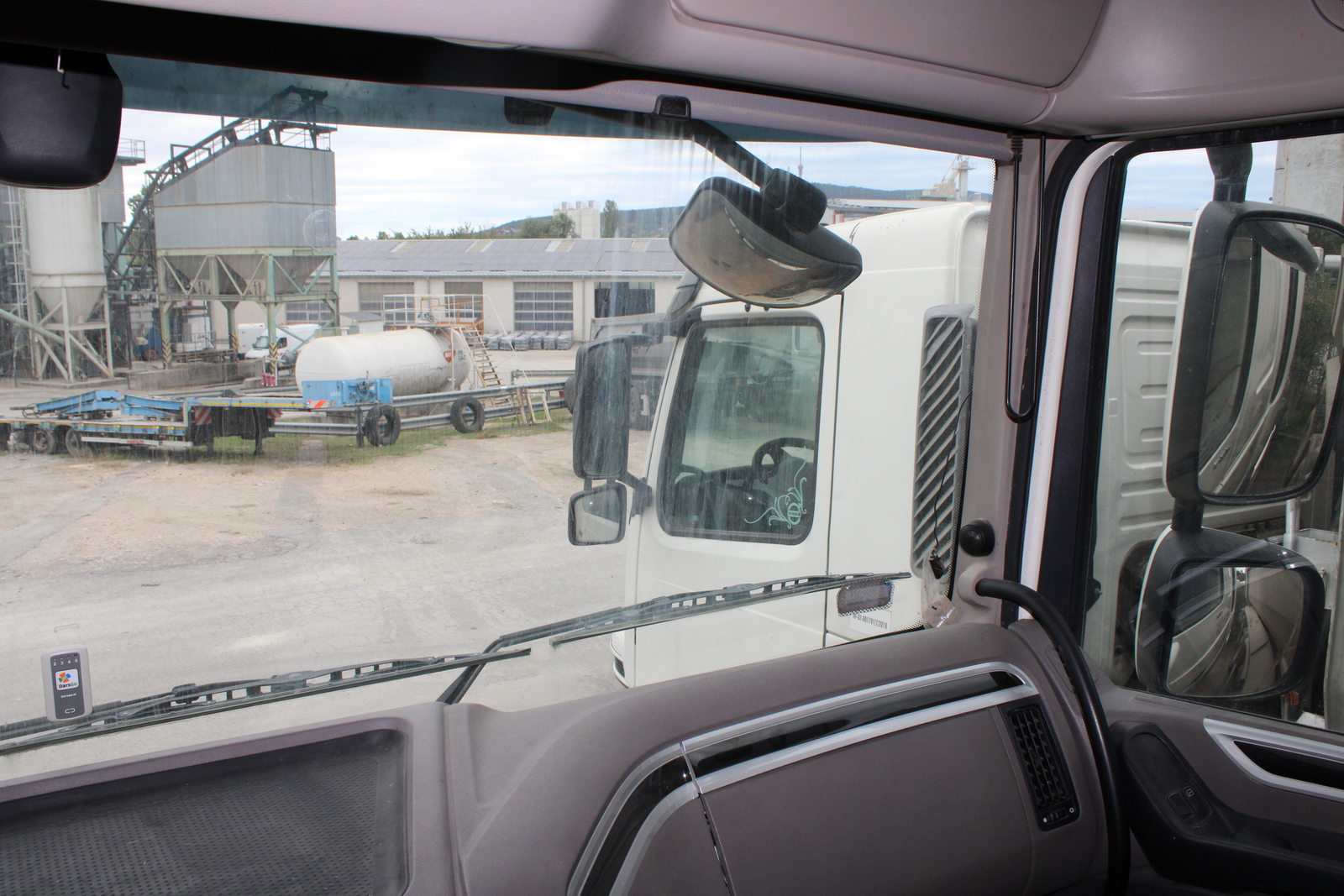 Nyergesvontató (DAF XF480FT) 33