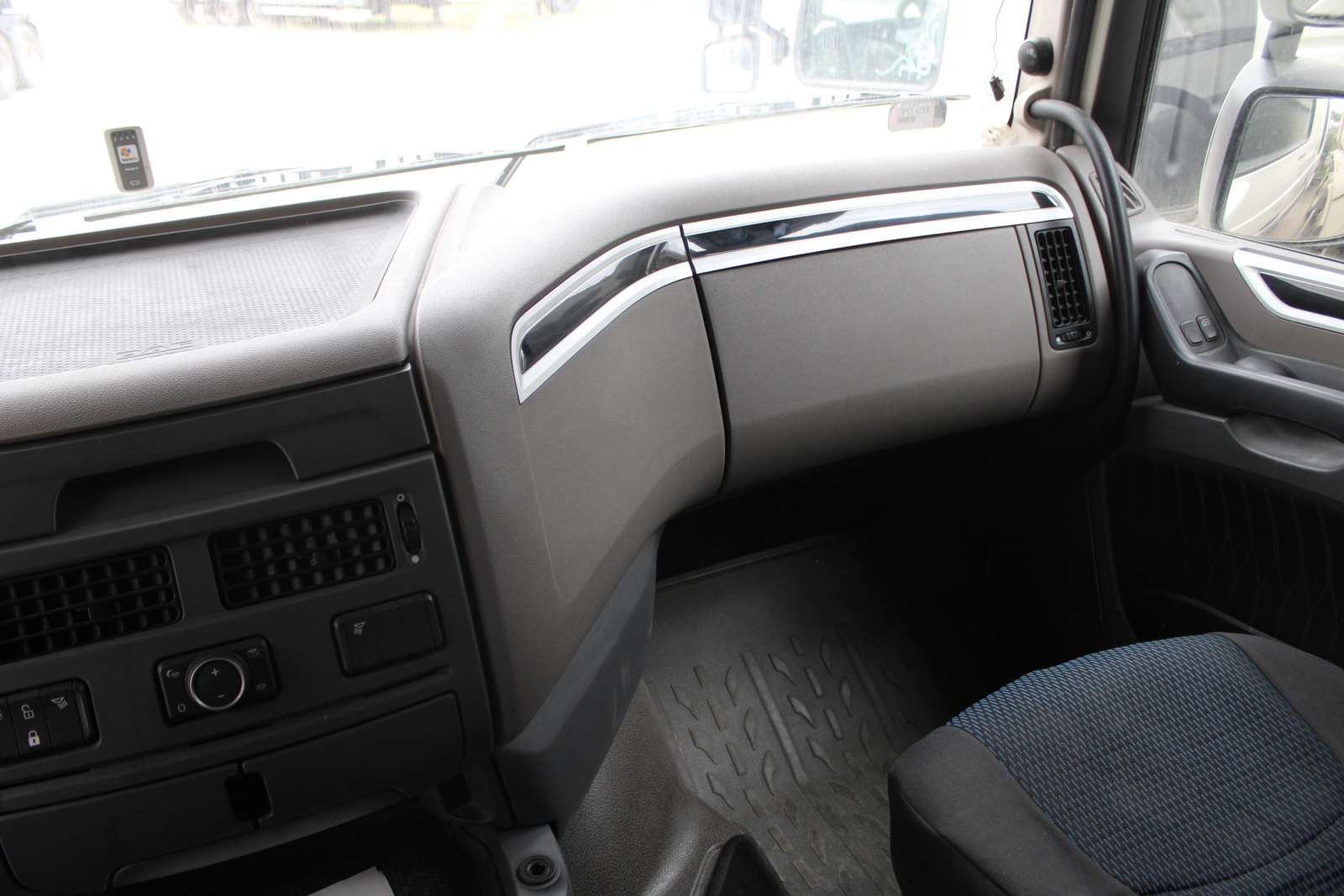 Nyergesvontató (DAF XF480FT) 35