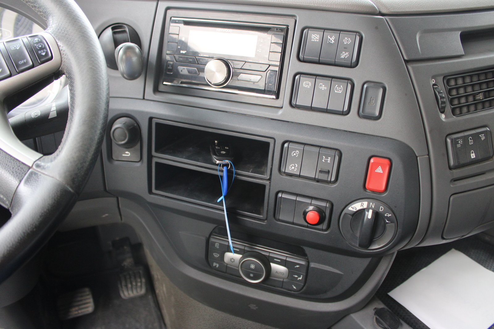 Nyergesvontató (DAF XF480FT) 38