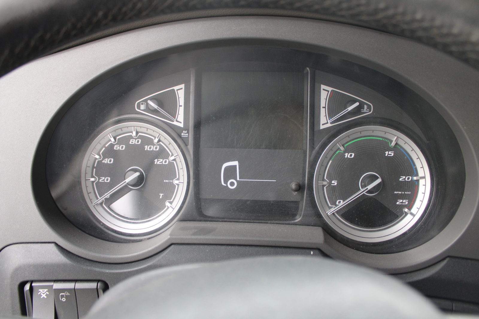 Nyergesvontató (DAF XF480FT) 39