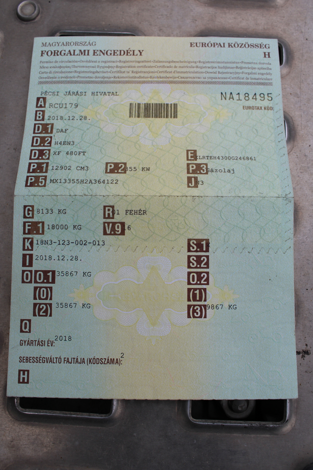 Nyergesvontató (DAF XF480FT) 41