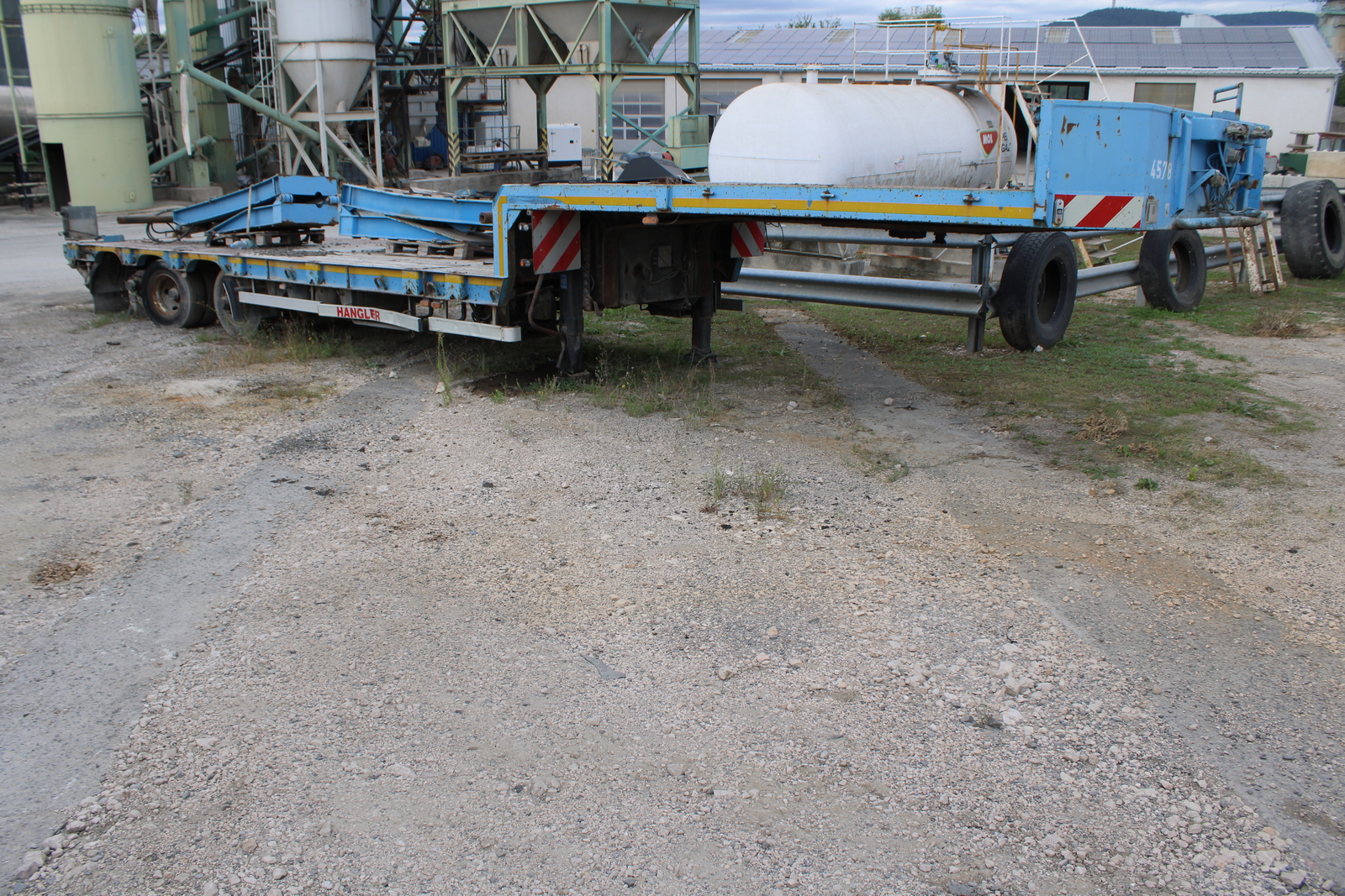 Hangler trailer